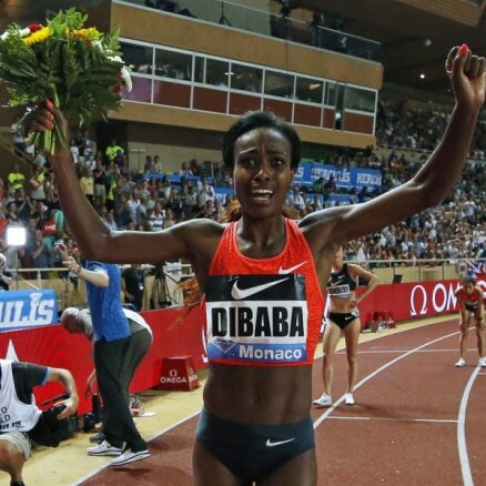 Etiopiešu skrējēja Dibaba pārspēj 22 gadu vecu pasaules rekordu 1500 metru distancē