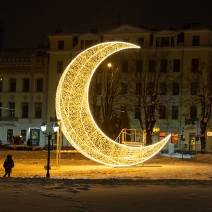 ФОТО. В Риге открылась самая большая в Латвии тропа рождественских огней