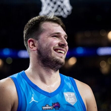 Dončičs aizvada otro rezultatīvāko spēli 'Eurobasket' vēsturē un sekmē Slovēnijas uzvaru grupā