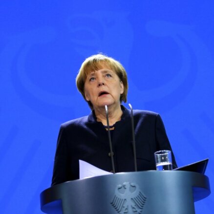 Меркель выступила за двойную стратегию в отношении России