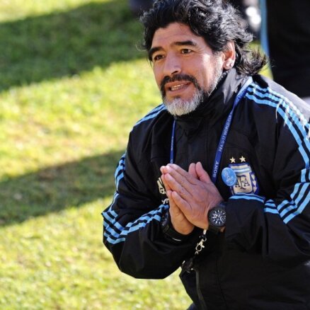 Maradona FIFA  bosus nosauc par dinozauriem un cilvēkiem, kas neko nesaprot no futbola