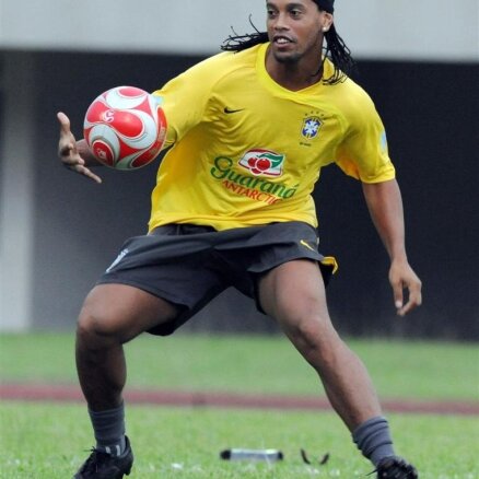 Ronaldinju  atkal uzaicināts uz Brazīlijas izlasi