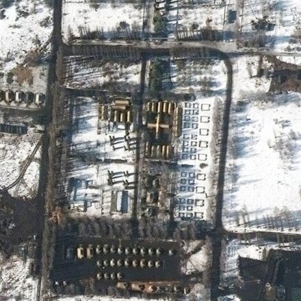 Krievijas armijai uzbūvēts jauns lauka hospitālis robežas tuvumā, liecina satelīta attēli