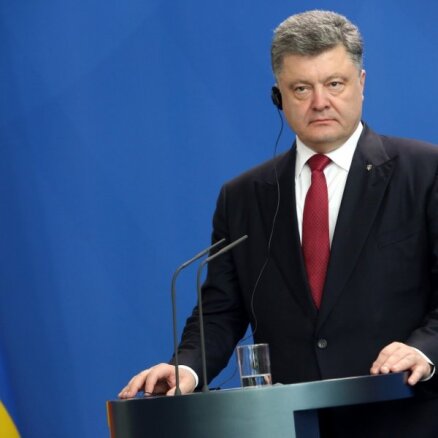 Porošenko: Ukrainā notiek īsts karš ar Krieviju