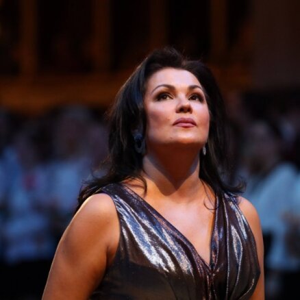 Krievu operas primadonna Anna Ņetrebko pārtrauc koncertdarbību