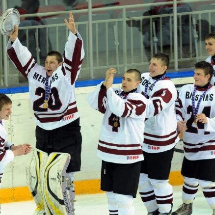 Latvijas U -18  izlases hokejisti ar uzvaru nosvin iekļūšanu augstākajā divīzijā