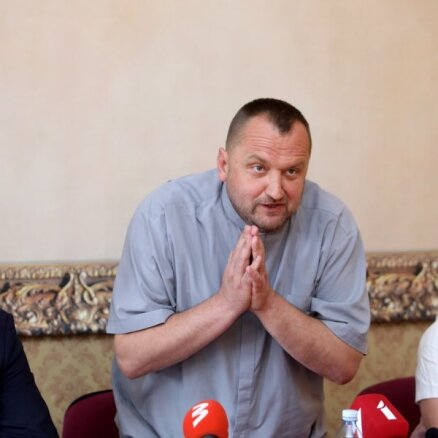 Bruknas lieta: Policija 'pieliek punktu' izmeklēšanai par iespējamo vardarbību pret bērniem