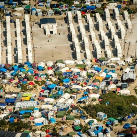Олланд пообещал ликвидировать лагерь для беженцев в Кале