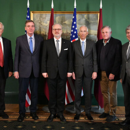 Американские сенаторы в Риге поддержали укрепление присутствия НАТО в Балтии