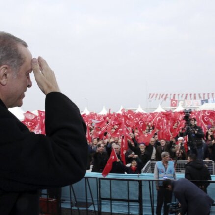 Turcijai esot daudz alternatīvu ES iestāšanās sarunām, paziņojis Erdogans