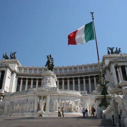 'Moody's' pazemina Itālijas  kredītreitingu par trim līmeņiem
