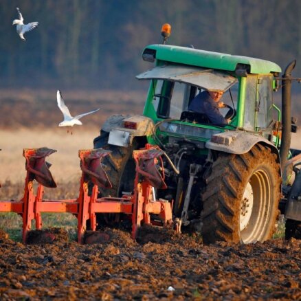 Latvija un Igaunija kopīgiem spēkiem aizstāvēs zemnieku tiešmaksājumus