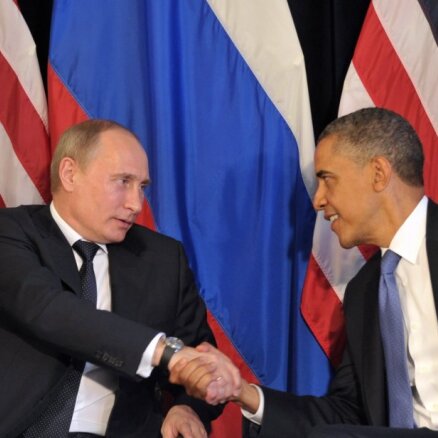 Путин поздравил Обаму, Медведев рад поражению Ромни