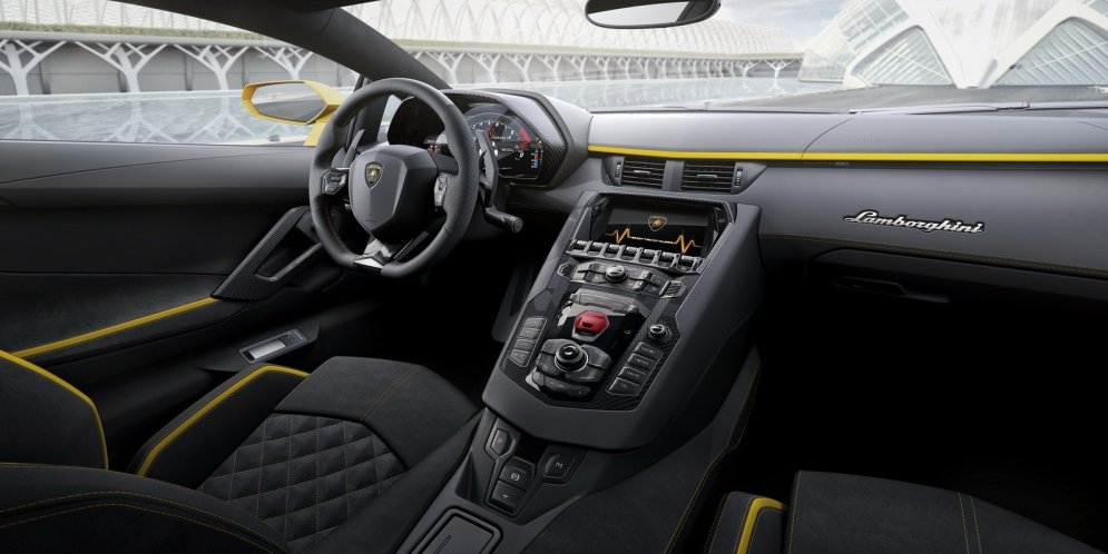 В Латвии появился Lamborghini за €350 000. 10 причин, почему покупка такого авто — большая ошибка