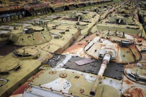 Tanku kapsēta un rūpnīca Ukrainā