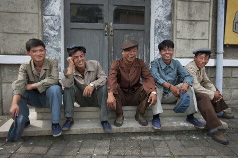 Фотографии, которые доказывают, что в Северной Корее люди тоже улыбаются! :)