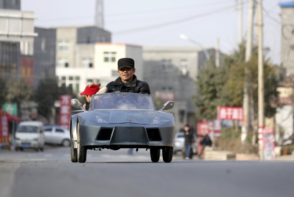 Kā meistarīgie ķīnieši paši sev transportlīdzekļus būvē