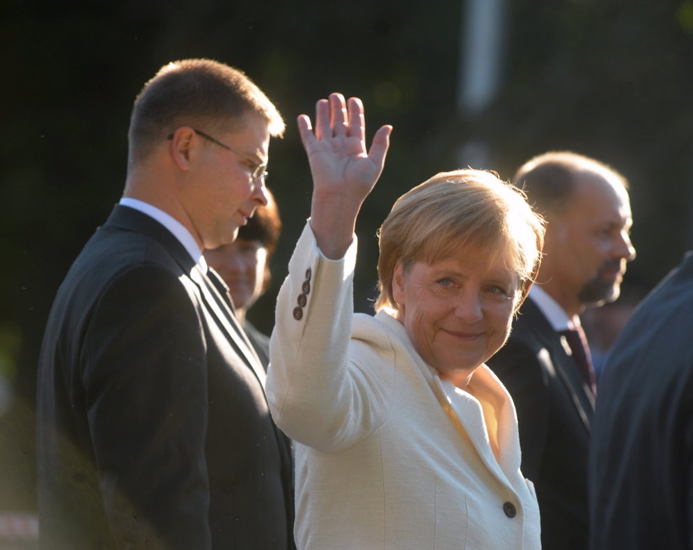А чего с вами знакомиться, вы каждый раз новые, или Кого Ангела Меркель не найдет в Риге