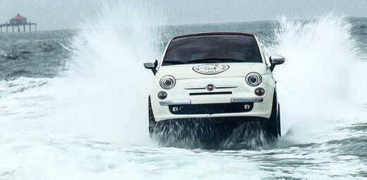 'Fiat 500' uz ūdensmotocikla bāzes