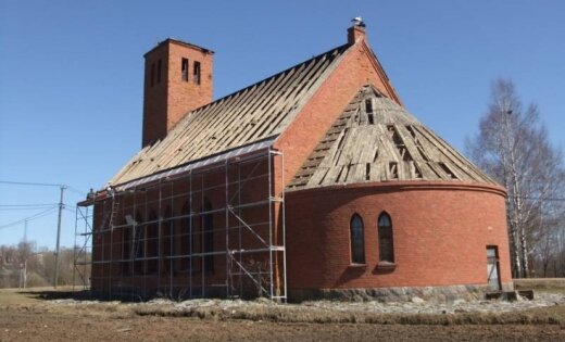 Indras pagasta baznīcai maina jumtu