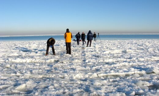 Jūrmalā uz Lielupes un Rīgas jūras līcī aizliedz atrasties uz ledus