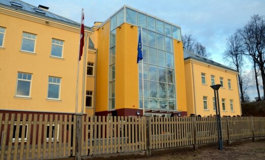 Svinīgi atklāta Valmieras Mūzikas skolas jaunā ēka