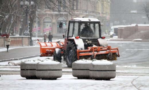 Tomēr sāks sniega izvešanu no Rīgas