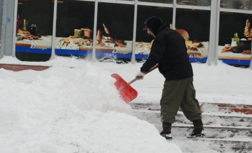 Ziema klāt: Rīgā par ielu netīrīšanu jau 80 protokolu