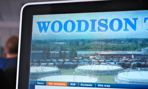 Sarkandaugavas iemītnieki sūdzas par jaunu smirdi; VVD vaino 'Woodison Terminal' (plkst.18:34)