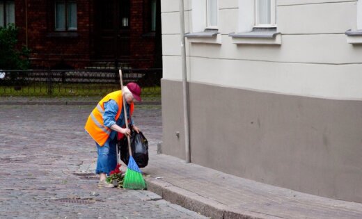 Rīgā atsevišķas mājas līdzekļu taupīšanas dēļ atsakās no sētniekiem