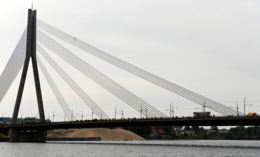 Daudzie Vanšu tilta iekarošanas gadījumi nav vedinājuši dienestus iegūt pilona atslēgu