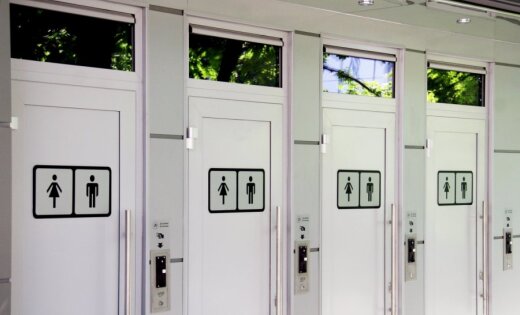 Pieci jaunieši Rīgā izdemolējuši astoņas sabiedriskās tualetes