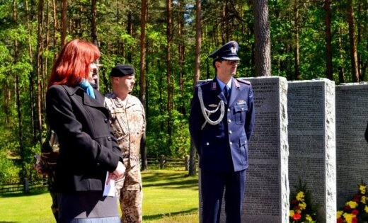 Foto: Atzīmē atjaunoto Daugavpils vācu kapu desmitgadi
