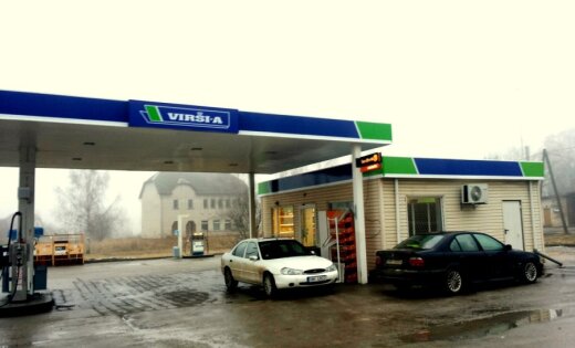 Vallē atklāta šogad pirmā jaunā 'VIRŠI-A' degvielas uzpildes stacija