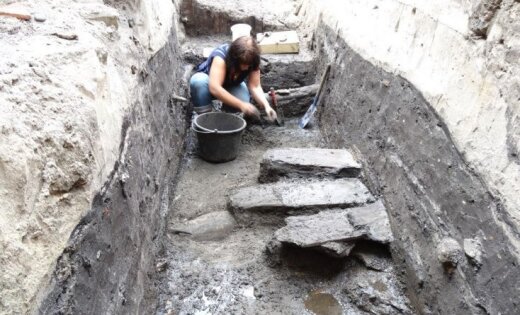 Arheologi Ventspilī atseguši apmēram 400 gadus senu kultūrslāni