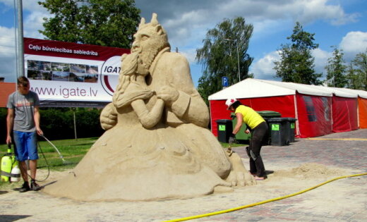 Foto: Kā top iemīļoti kino tēli smilšu festivālā Jelgavā