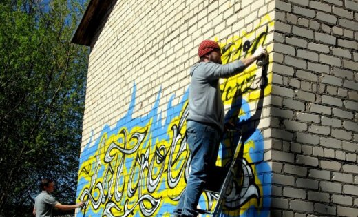 Foto: Preiļos mākslinieki radījuši pirmo profesionālo grafiti