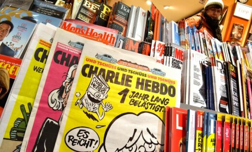 Charlie Hebdo сравнил футболистов сборной Франции с обезьянами