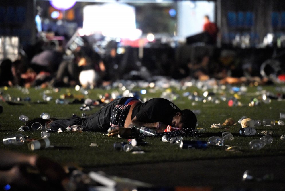Нам жаль, Лас-Вегас :(. 15 ужасных ФОТО из эпицентра самой кровавой бойни в США