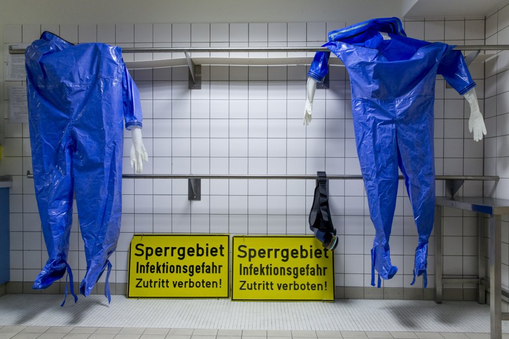 Во всеоружии: кто и как в Европе встречает лихорадку Эбола