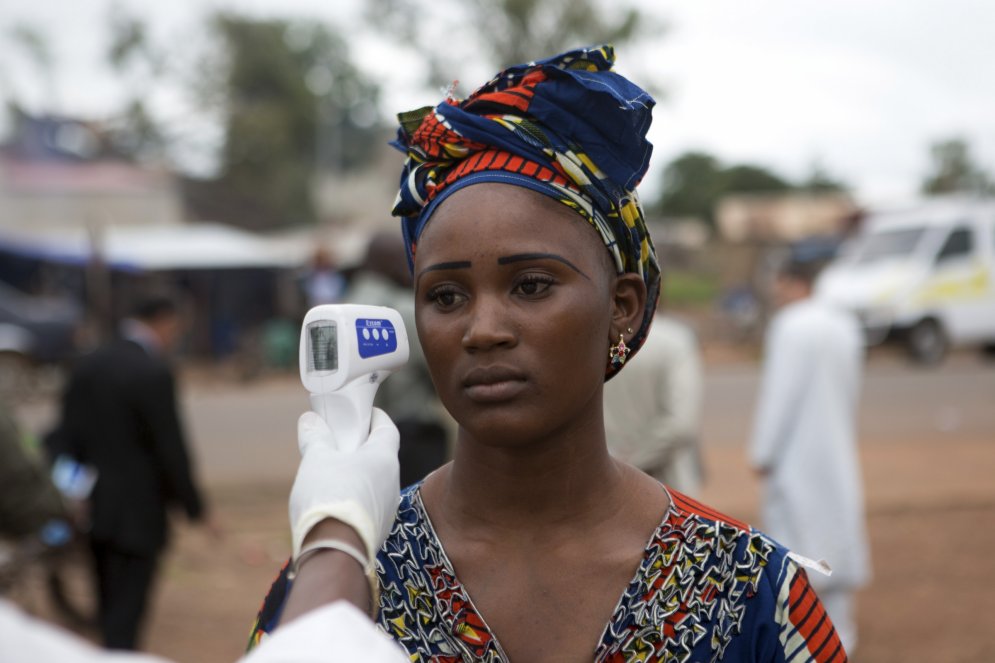Фотографии 2014 года: вирус Эбола — или он, или мы