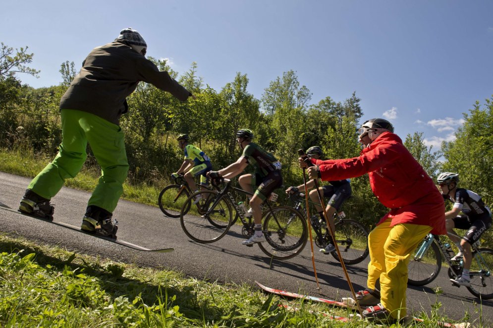 Болеете? Самые дикие фанаты велогонки "Тур де Франс 2014"