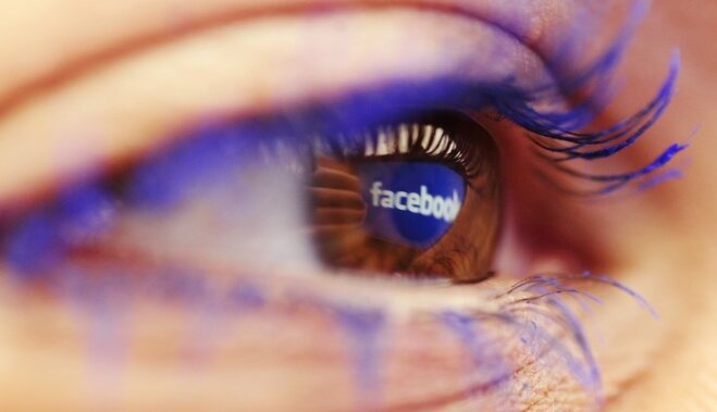 'Facebook' 'iemācījies' atpazīt cilvēkus fotogrāfijās no mugurpuses