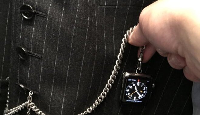 Том Форд превратил Apple Watch в классические часы на цепочке