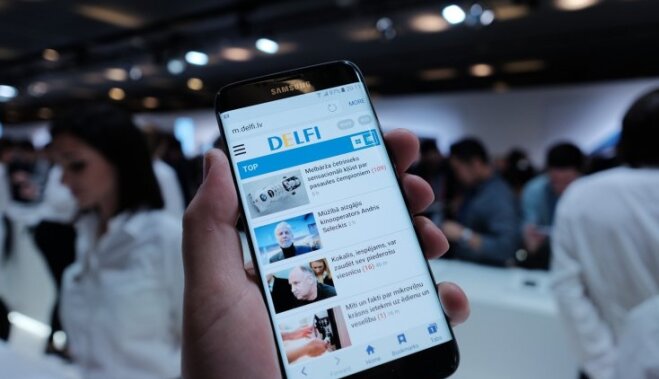 'Samsung' prezentē jaunos viedtālruņus 'S7' un 'S7 edge'