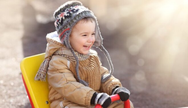 Как одеть ребенка зимой: 10 золотых правил