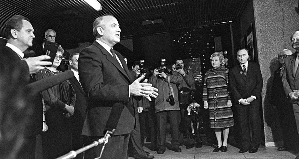 Николай II, Гагарин, Хрущев, Ельцин, Клинтон в Риге - архивное фото и видео