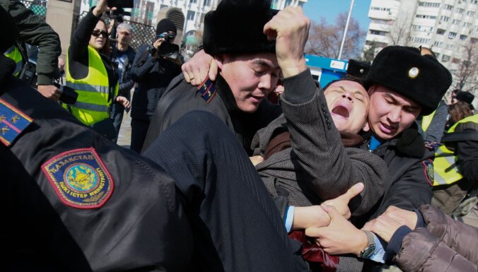 Газовые протесты в Казахстане переросли в столкновения с полицией
