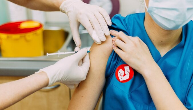Детская больница начала ежедневную прививку медиков от Covid-19 вакциной Moderna