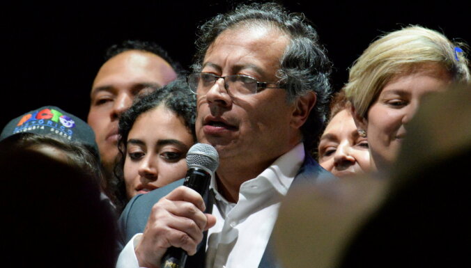 Kolumbijas prezidenta vēlēšanās uzvarējis galēji kreisais kandidāts Petro